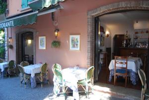 En restaurant eller et andet spisested på Appartamenti Corneliani II