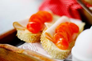 three pieces of bread with tomatoes on top of it at Esperance 1 in Ermoupoli