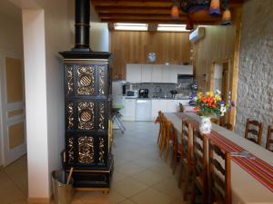 Köök või kööginurk majutusasutuses Gite du Cret
