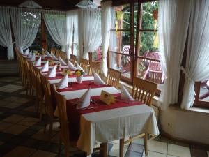 Un restaurante o sitio para comer en Gasthof zur Traube