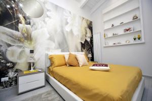 A bed or beds in a room at Luxury Apartment Della Marca