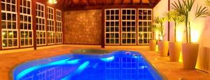 Bazén v ubytování Villas De Paraty nebo v jeho okolí