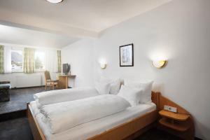 Łóżko lub łóżka w pokoju w obiekcie Hotel Zontaja Superior