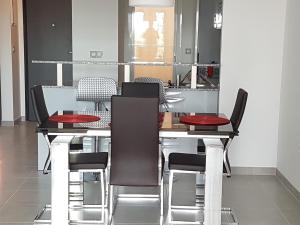 Luxury ground floor apartment Terrazzas de Campoamor PG009にあるレストランまたは飲食店