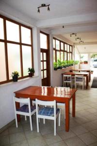 Reštaurácia alebo iné gastronomické zariadenie v ubytovaní Apartments Miše