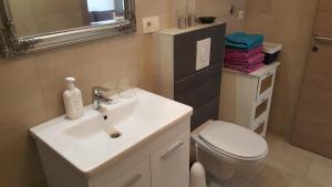 حمام في Apartment Antonija i Mateo, Apartment in the center of Split rooms
