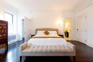 Una cama o camas en una habitación de Eastover Estate and Eco Village