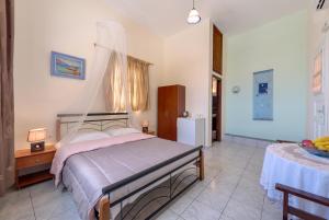 A bed or beds in a room at Onar Rooms & Studios