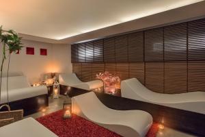 A seating area at Hotel Fedora Riccione