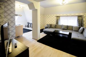 Χώρος καθιστικού στο Cetate Residence