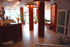 Lobi atau kawasan kaunter penerimaan di Hotel Holiday