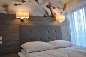 Łóżko lub łóżka w pokoju w obiekcie Pass Hotel