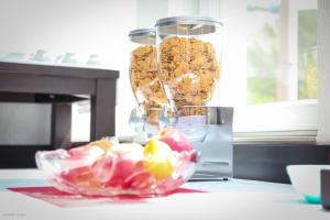 a food processor with a glass bowl of fruit at Becar Pyramids B&B in Visoko +18 photos
