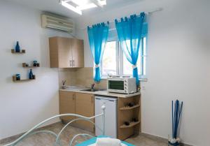 Kuchyň nebo kuchyňský kout v ubytování Carpe Diem Studios + 32 fotografií