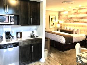 a kitchen and a bedroom with a bed in a room at Willow Bend Motel in Truro