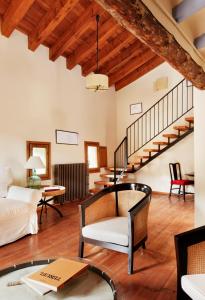 A seating area at Hotel Mas de la Serra