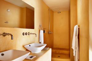 Koupelna v ubytování Hotel Mas de la Serra + 26 fotografií
