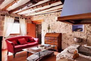 A seating area at Hotel Mas de la Serra