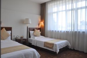 Postel nebo postele na pokoji v ubytování King Parkview Hotel