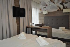 Łóżko lub łóżka w pokoju w obiekcie Pass Hotel