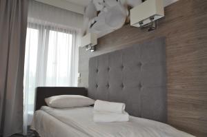 Łóżko lub łóżka w pokoju w obiekcie Pass Hotel