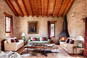 A seating area at Hotel Mas de la Serra