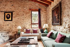 A seating area at Hotel Mas de la Serra