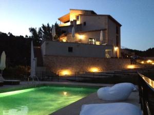 The swimming pool at or close to Hotel Mas de la Serra