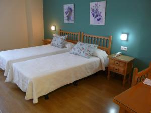 Rúm í herbergi á Hotel Nice