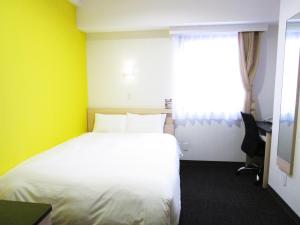 Postel nebo postele na pokoji v ubytování Smile Hotel Utsunomiya Higashiguchi