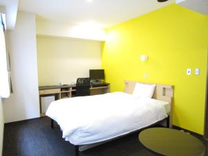 Tempat tidur dalam kamar di Smile Hotel Utsunomiya Higashiguchi