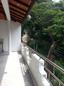 Ein Balkon oder eine Terrasse in der Unterkunft Forest View Homestay