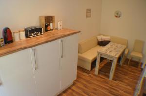 a kitchen with a couch and a table with a bench at Apartment Avenzio in Würzburg