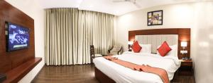 Ένα ή περισσότερα κρεβάτια σε δωμάτιο στο Hotel Tridev