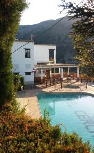 The swimming pool at or close to Turismo Rural & SPA El Cercado