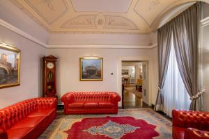 a living room filled with furniture and a red carpet at La Residenza in Rome