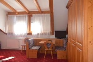 TV a/nebo společenská místnost v ubytování Hotel Tannhof