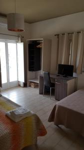 TV a/nebo společenská místnost v ubytování Albergo " il Gattopardo" di Esposito Carmela & C sas
