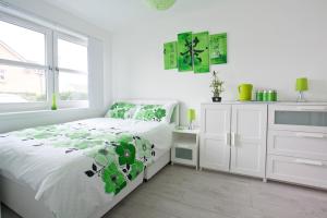 Postel nebo postele na pokoji v ubytování Gala Rooms Homestay - Free Parking