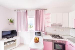 Cucina o angolo cottura di Apartments Nikolina