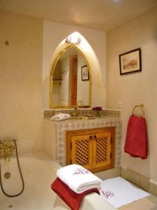 Ein Badezimmer in der Unterkunft Riad Rabahsadia
