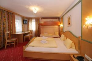 Łóżko lub łóżka w pokoju w obiekcie Altachhof Hotel und Ferienanlage - Jokercard im Sommer inklusive