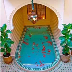 Der Swimmingpool an oder in der Nähe von Riad Rabahsadia