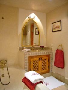 Ein Badezimmer in der Unterkunft Riad Rabahsadia