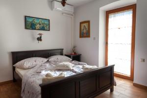 Postel nebo postele na pokoji v ubytování Country Villa St Anton