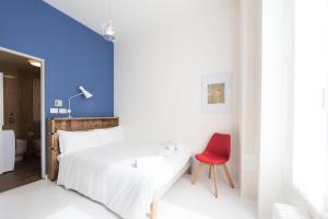 A bed or beds in a room at Heart Milan Apartments Duomo SanBarnaba
