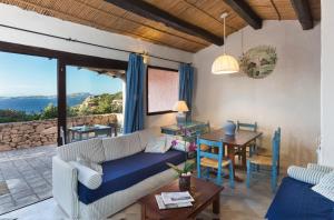 a living room with a couch and a table at Residence I Cormorani Alti in Baja Sardinia