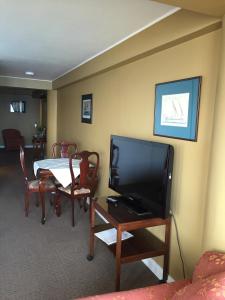TV a/nebo společenská místnost v ubytování Hotel Apart Colón