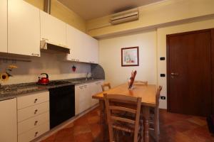 Köök või kööginurk majutusasutuses Casale del Vacanziere