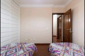 Posteľ alebo postele v izbe v ubytovaní Sky House